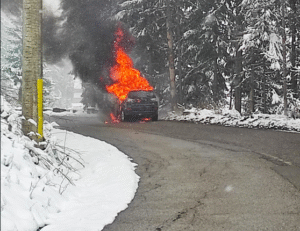 masina arsa 1 foc 25 aprilie 2025